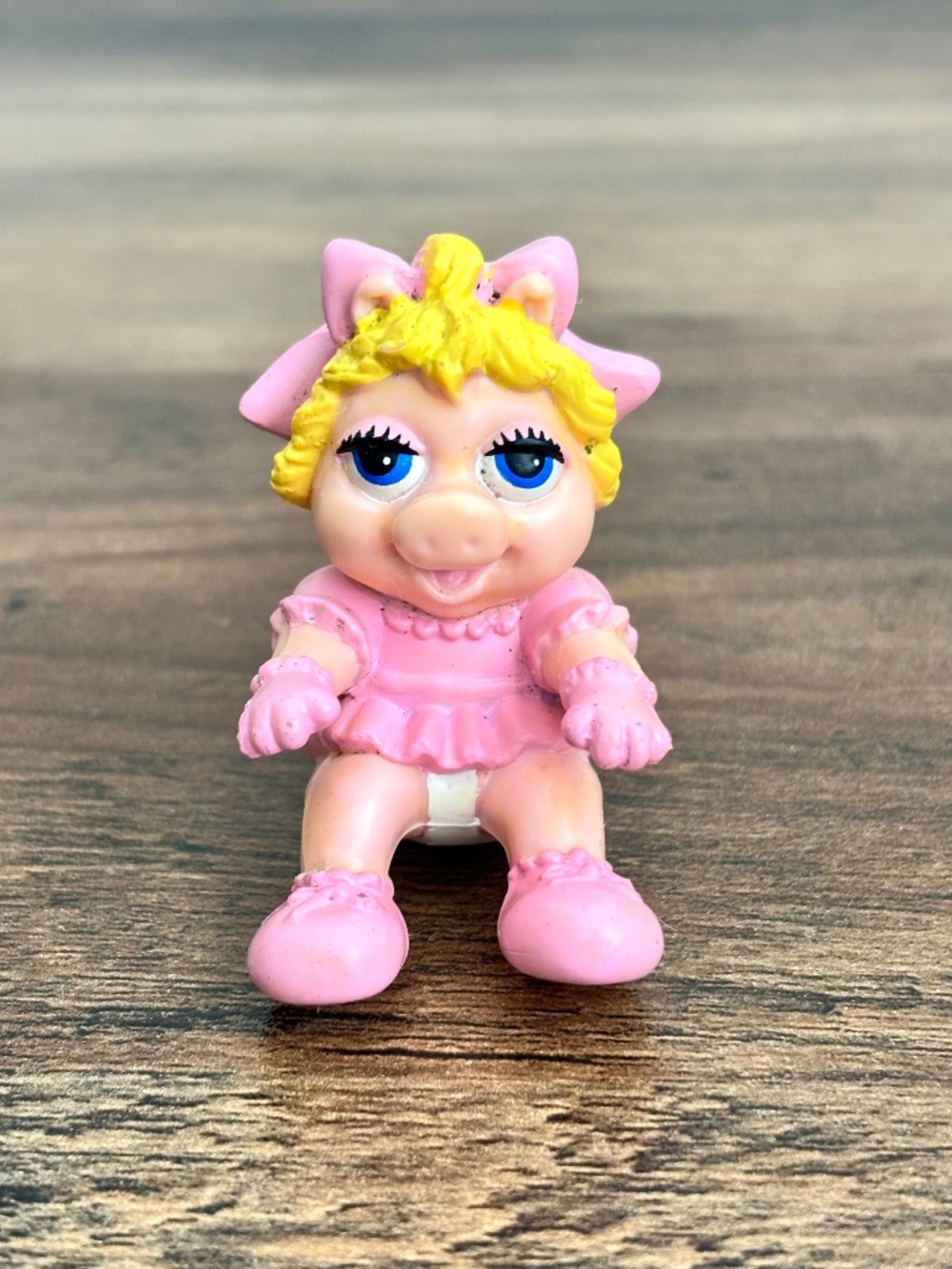 VINTAGE 1986 McDonalds Miss Piggy Figure Happy Meal Toy Sitting Muppet Babies